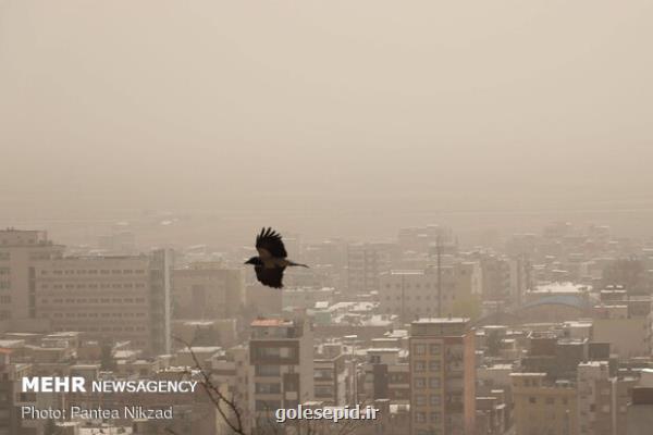 ریزگردهای داخلی در آسمان اصفهان جولان می دهند